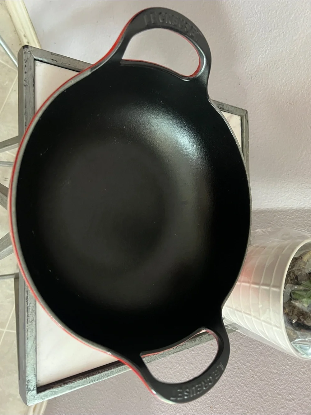 Le Creuset Balti Dish Red Round Cast Iron FRANCE 24cm diameter LN